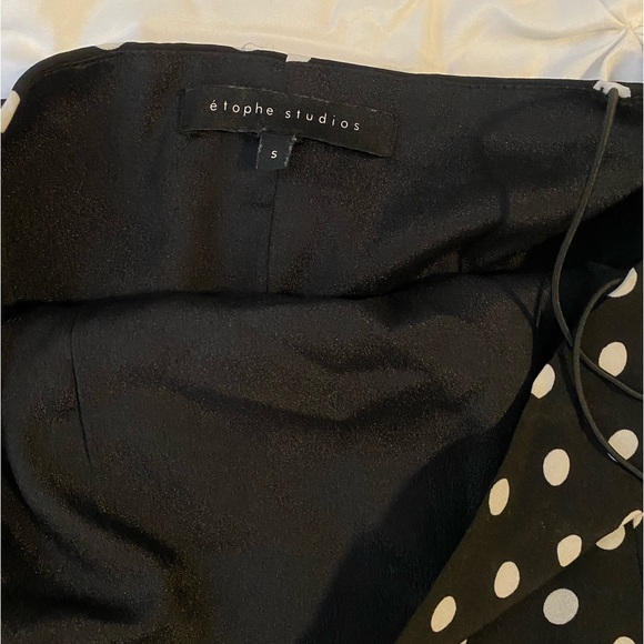 Polka dot cinched dress - black and white colors - Picture 4 of 4